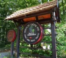 tu je žig Poti kurirjev in vezistov NOV Slovenije